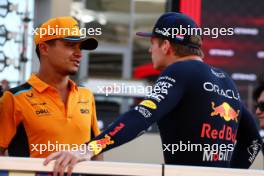 (L to R): Lando Norris (GBR) McLaren with Max Verstappen (NLD) Red Bull Racing on the drivers' parade. 26.11.2023. Formula 1 World Championship, Rd 23, Abu Dhabi Grand Prix, Yas Marina Circuit, Abu Dhabi, Race Day.