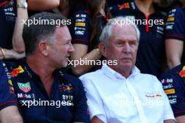 (L to R): Christian Horner (GBR) Red Bull Racing Team Principal and Dr Helmut Marko (AUT) Red Bull Motorsport Consultant at a team photograph. 26.11.2023. Formula 1 World Championship, Rd 23, Abu Dhabi Grand Prix, Yas Marina Circuit, Abu Dhabi, Race Day.