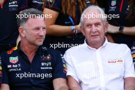 (L to R): Christian Horner (GBR) Red Bull Racing Team Principal and Dr Helmut Marko (AUT) Red Bull Motorsport Consultant at a team photograph. 26.11.2023. Formula 1 World Championship, Rd 23, Abu Dhabi Grand Prix, Yas Marina Circuit, Abu Dhabi, Race Day.