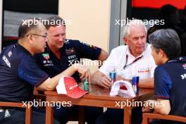 Christian Horner (GBR) Red Bull Racing Team Principal and Dr Helmut Marko (AUT) Red Bull Motorsport Consultant. 26.11.2023. Formula 1 World Championship, Rd 23, Abu Dhabi Grand Prix, Yas Marina Circuit, Abu Dhabi, Race Day.