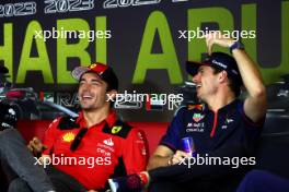 (L to R): Charles Leclerc (MON) Ferrari and Max Verstappen (NLD) Red Bull Racing in the FIA Press Conference. 23.11.2023. Formula 1 World Championship, Rd 23, Abu Dhabi Grand Prix, Yas Marina Circuit, Abu Dhabi, Preparation Day.