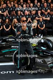Lewis Hamilton (GBR) Mercedes AMG F1 at a team photograph. 23.11.2023. Formula 1 World Championship, Rd 23, Abu Dhabi Grand Prix, Yas Marina Circuit, Abu Dhabi, Preparation Day.