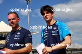 Zak O'Sullivan (GBR) Williams Racing Academy Driver (Right) walks the circuit with James Urwin (GBR) Williams Racing Race Engineer. 23.11.2023. Formula 1 World Championship, Rd 23, Abu Dhabi Grand Prix, Yas Marina Circuit, Abu Dhabi, Preparation Day.