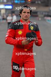 Carlos Sainz Jr (ESP) Ferrari. 23.11.2023. Formula 1 World Championship, Rd 23, Abu Dhabi Grand Prix, Yas Marina Circuit, Abu Dhabi, Preparation Day.