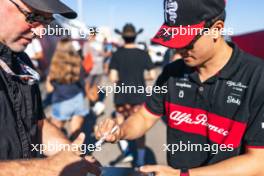 Zhou Guanyu (CHN) Alfa Romeo F1 Team with fan. 20.10.2023. Formula 1 World Championship, Rd 19, United States Grand Prix, Austin, Texas, USA, Qualifying Day