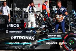 Daniel Ricciardo (AUS) AlphaTauri watches George Russell (GBR) Mercedes AMG F1 W14 leave the pits. 20.10.2023. Formula 1 World Championship, Rd 19, United States Grand Prix, Austin, Texas, USA, Qualifying Day