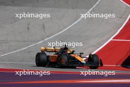 Oscar Piastri (AUS) McLaren MCL60 enters the pits. 22.10.2023. Formula 1 World Championship, Rd 19, United States Grand Prix, Austin, Texas, USA, Race Day.