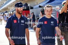 (L to R): Daniel Ricciardo (AUS) AlphaTauri with Liam Lawson (NZL) AlphaTauri Reserve Driver. 21.10.2023. Formula 1 World Championship, Rd 19, United States Grand Prix, Austin, Texas, USA, Sprint Day.