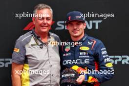 Max Verstappen (NLD) Red Bull Racing celebrates being fastest in Sprint Shootout in parc ferme with Mario Isola (ITA) Pirelli Racing Manager. 21.10.2023. Formula 1 World Championship, Rd 19, United States Grand Prix, Austin, Texas, USA, Sprint Day.
