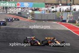 (L to R): Sergio Perez (MEX) Red Bull Racing RB19 and Oscar Piastri (AUS) McLaren MCL60 battle for position. 21.10.2023. Formula 1 World Championship, Rd 19, United States Grand Prix, Austin, Texas, USA, Sprint Day.