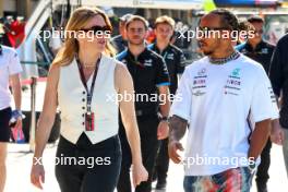 (L to R): Penni Thow (CDN) Copper Founding Partner and President / Project 44 Business Management with Lewis Hamilton (GBR) Mercedes AMG F1. 21.10.2023. Formula 1 World Championship, Rd 19, United States Grand Prix, Austin, Texas, USA, Sprint Day.