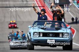 (L to R): Yuki Tsunoda (JPN) AlphaTauri and Daniel Ricciardo (AUS) AlphaTauri on the drivers' parade. 22.10.2023. Formula 1 World Championship, Rd 19, United States Grand Prix, Austin, Texas, USA, Race Day.