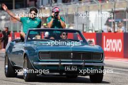 (L to R): Lance Stroll (CDN) Aston Martin F1 Team and Fernando Alonso (ESP) Aston Martin F1 Team on the drivers' parade. 22.10.2023. Formula 1 World Championship, Rd 19, United States Grand Prix, Austin, Texas, USA, Race Day.