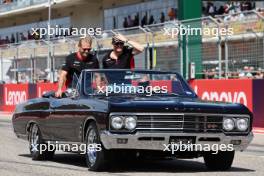 (L to R): Kevin Magnussen (DEN) Haas F1 Team and Nico Hulkenberg (GER) Haas F1 Team on the drivers' parade. 22.10.2023. Formula 1 World Championship, Rd 19, United States Grand Prix, Austin, Texas, USA, Race Day.
