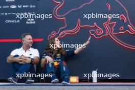 (L to R): Christian Horner (GBR) Red Bull Racing Team Principal with Drew Barrymore (USA) Actress. 19.10.2023. Formula 1 World Championship, Rd 19, United States Grand Prix, Austin, Texas, USA, Preparation Day.