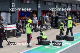 ART Grand Prix await a pit stop. 09.07.2023. FIA Formula 2 Championship, Rd 9, Feature Race, Silverstone, England, Sunday.
