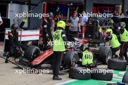 Theo Pourchaire (FRA) ART Grand Prix makes a pit stop. 09.07.2023. FIA Formula 2 Championship, Rd 9, Feature Race, Silverstone, England, Sunday.