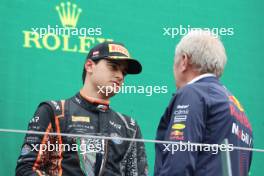 Third placed Caio Collet (BRA) Van Amersfoort Racing on the podium with Dr Helmut Marko (AUT) Red Bull Motorsport Consultant. 01.07.2023. FIA Formula 3 Championship, Rd 6, Sprint Race, Spielberg, Austria, Saturday.