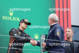 Third placed Caio Collet (BRA) Van Amersfoort Racing on the podium with Dr Helmut Marko (AUT) Red Bull Motorsport Consultant. 01.07.2023. FIA Formula 3 Championship, Rd 6, Sprint Race, Spielberg, Austria, Saturday.