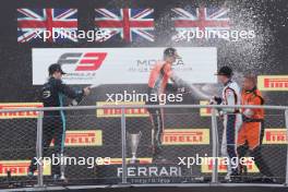 The podium (L to R): Zak O'Sullivan (GBR) Prema Racing, second; Jonny Edgar (GBR) MP Motorsport, second; Taylor Barnard (GBR) Jenzer Motorsport, third. 03.09.2023. Formula 3 Championship, Rd 10, Feature Race, Monza, Italy, Sunday.