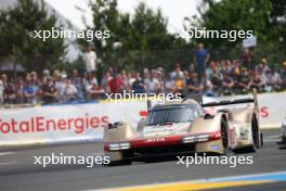 Antonio Felix da Costa (POR) / Will Stevens (GBR) / Ye Yifei (CHN) #38 Hertz Team Jota Porsche 963. 10.06.2023. FIA World Endurance Championship, Le Mans 24 Hours Race, Le Mans, France, Saturday.