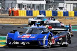 Earl Bamber (NZL) / Alex Lynn (GBR) / Richard Westbrook (GBR) #02 Cadillac Racing Cadillac V-Series.R. 11.06.2023. FIA World Endurance Championship, Le Mans 24 Hours Race, Le Mans, France, Sunday.