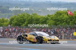 Thomas Neubauer (FRA) / Louis Prette (ITA) / Giacomo Petrobelli (ITA) #66 JMW Motorsport Ferrari 488 GTE EVO. 10.06.2023. FIA World Endurance Championship, Le Mans 24 Hours Race, Le Mans, France, Saturday.