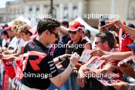 Kamui Kobayashi (JPN) Toyota Gazoo Racing with fans. 02-04.06.2023. FIA World Endurance Championship, Le Mans Test, Le Mans, France.