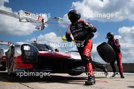 Sebastien Buemi (SUI) / Brendon Hartley (NZL) / Ryo Hirakawa (JPN) #08 Toyota Gazoo Racing, Toyota GR010, Hybrid practices a pit stop. 11.03.2023. FIA World Endurance Championship, Prologue, Sebring, Florida, USA.