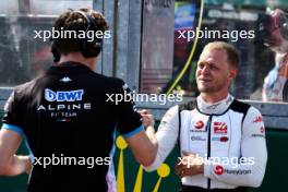 (L to R): Jack Doohan (AUS) Alpine F1 Team Reserve Driver with Kevin Magnussen (DEN) Haas F1 Team on the grid. 24.03.2024. Formula 1 World Championship, Rd 3, Australian Grand Prix, Albert Park, Melbourne, Australia, Race Day.