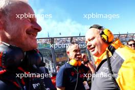 Paul Monaghan (GBR) Red Bull Racing Chief Engineer (Left) with Rob Marshall (GBR) McLaren Technical Director (Right) on the grid. 24.03.2024. Formula 1 World Championship, Rd 3, Australian Grand Prix, Albert Park, Melbourne, Australia, Race Day.