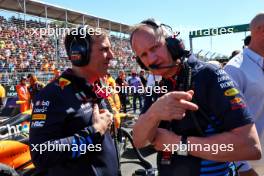 (L to R): Pierre Wache (FRA) Red Bull Racing Technical Director with Paul Monaghan (GBR) Red Bull Racing Chief Engineer on the grid. 24.03.2024. Formula 1 World Championship, Rd 3, Australian Grand Prix, Albert Park, Melbourne, Australia, Race Day.