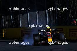 Sergio Perez (MEX) Red Bull Racing RB20 locks up under braking. 24.03.2024. Formula 1 World Championship, Rd 3, Australian Grand Prix, Albert Park, Melbourne, Australia, Race Day.