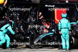 George Russell (GBR) Mercedes AMG F1 W15 makes a pit stop. 24.03.2024. Formula 1 World Championship, Rd 3, Australian Grand Prix, Albert Park, Melbourne, Australia, Race Day.