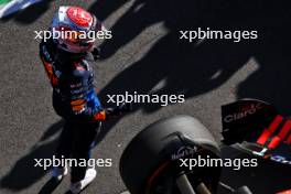 Max Verstappen (NLD) Red Bull Racing RB20 celebrates his pole position in qualifying parc ferme. 23.03.2024. Formula 1 World Championship, Rd 3, Australian Grand Prix, Albert Park, Melbourne, Australia, Qualifying Day.