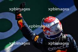 Max Verstappen (NLD) Red Bull Racing celebrates his pole position in qualifying parc ferme. 23.03.2024. Formula 1 World Championship, Rd 3, Australian Grand Prix, Albert Park, Melbourne, Australia, Qualifying Day.