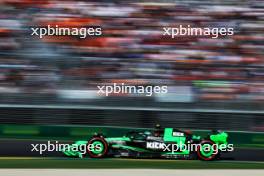 Zhou Guanyu (CHN) Sauber C44 with a brokjen front wing. 23.03.2024. Formula 1 World Championship, Rd 3, Australian Grand Prix, Albert Park, Melbourne, Australia, Qualifying Day.