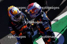 (L to R): Sergio Perez (MEX) Red Bull Racing with pole sitter and team mate Max Verstappen (NLD) Red Bull Racing in qualifying parc ferme. 23.03.2024. Formula 1 World Championship, Rd 3, Australian Grand Prix, Albert Park, Melbourne, Australia, Qualifying Day.