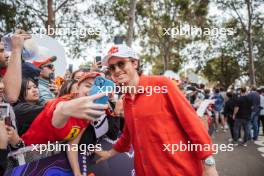 Scotty James (AUS) Snowboarder with fans. 24.03.2024. Formula 1 World Championship, Rd 3, Australian Grand Prix, Albert Park, Melbourne, Australia, Race Day.