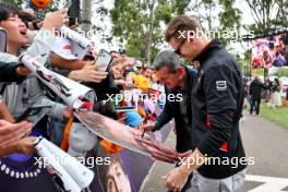 Nico Hulkenberg (GER) Haas F1 Team and Guenther Steiner (ITA) RTL F1 TV Presenter with fans. 24.03.2024. Formula 1 World Championship, Rd 3, Australian Grand Prix, Albert Park, Melbourne, Australia, Race Day.