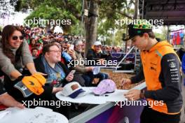 Oscar Piastri (AUS) McLaren with fans. 24.03.2024. Formula 1 World Championship, Rd 3, Australian Grand Prix, Albert Park, Melbourne, Australia, Race Day.