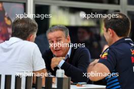 Raymond Vermeulen (NLD) Driver Manager with Christian Horner (GBR) Red Bull Racing Team Principal and Pierre Wache (FRA) Red Bull Racing Technical Director. 21.03.2024. Formula 1 World Championship, Rd 3, Australian Grand Prix, Albert Park, Melbourne, Australia, Preparation Day.