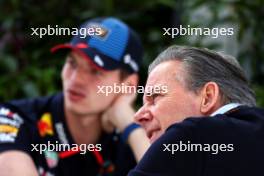 Raymond Vermeulen (NLD) Driver Manager with Max Verstappen (NLD) Red Bull Racing. 21.03.2024. Formula 1 World Championship, Rd 3, Australian Grand Prix, Albert Park, Melbourne, Australia, Preparation Day.