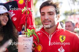 Carlos Sainz Jr (ESP) Ferrari with fans. 21.03.2024. Formula 1 World Championship, Rd 3, Australian Grand Prix, Albert Park, Melbourne, Australia, Preparation Day.