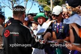 Nico Hulkenberg (GER) Haas F1 Team with fans. 21.03.2024. Formula 1 World Championship, Rd 3, Australian Grand Prix, Albert Park, Melbourne, Australia, Preparation Day.