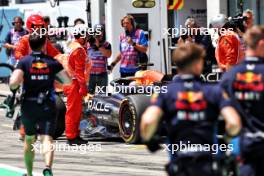 Max Verstappen (NLD) Red Bull Racing RB20 stopped in the first practice session. 28.06.2024. Formula 1 World Championship, Rd 11, Austrian Grand Prix, Spielberg, Austria, Sprint Qualifying Day.