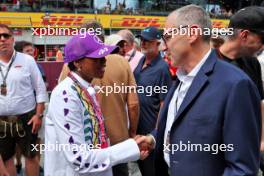 (L to R): Mellody Hobson (USA) with Stefano Domenicali (ITA) Formula One President and CEO on the grid. 30.06.2024. Formula 1 World Championship, Rd 11, Austrian Grand Prix, Spielberg, Austria, Race Day.