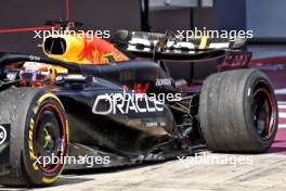Max Verstappen (NLD) Red Bull Racing RB20 makes a pit stop with a puncture after collision with Lando Norris (GBR) McLaren MCL38. 30.06.2024. Formula 1 World Championship, Rd 11, Austrian Grand Prix, Spielberg, Austria, Race Day.