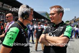 (L to R): Xevi Pujolar (ESP) Sauber Head of Trackside Engineering with Andreas Seidl (GER) Sauber Group Chief Executive Officer on the grid. 29.06.2024. Formula 1 World Championship, Rd 11, Austrian Grand Prix, Spielberg, Austria, Sprint and Qualifying Day.