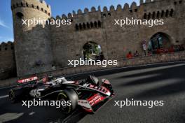 Oliver Bearman (GBR) Haas VF-24. 13.09.2024. Formula 1 World Championship, Rd 17, Azerbaijan Grand Prix, Baku Street Circuit, Azerbaijan, Practice Day.